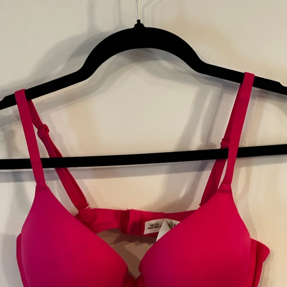 Hot Pink Push-Up Bra – Size 36C – Underwire – Adjustable Straps - Picture 2 of 10